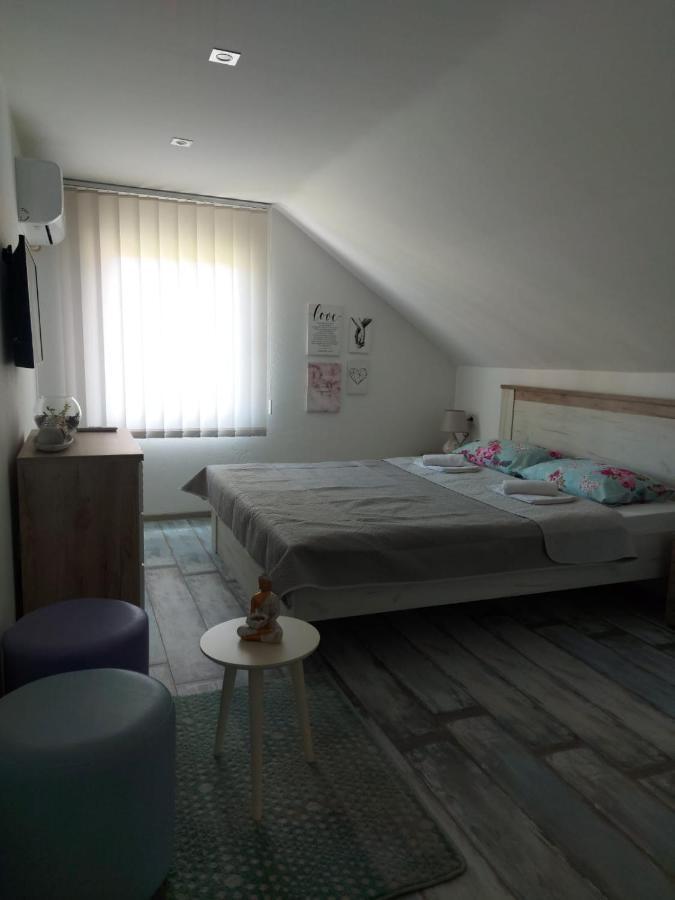 Lucic Guesthouse Цетине Экстерьер фото
