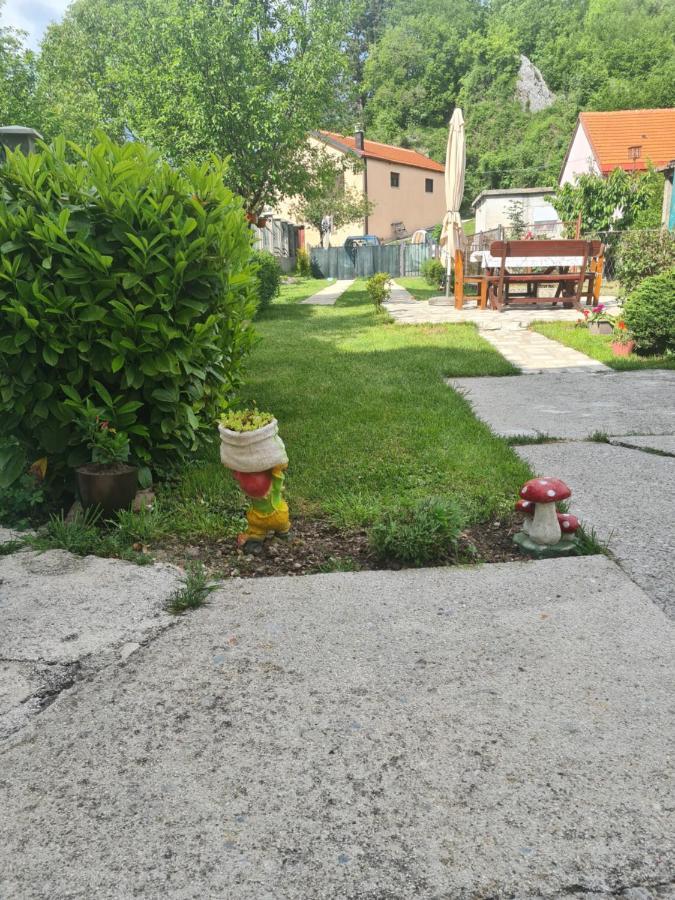 Lucic Guesthouse Цетине Экстерьер фото